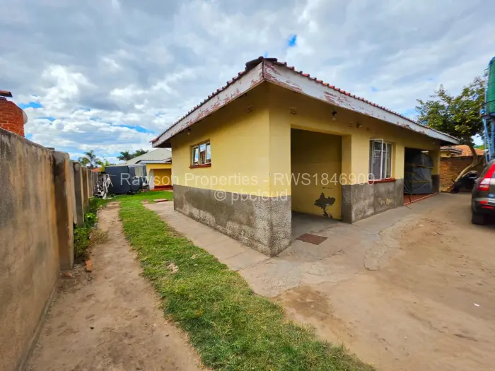 4 Bedroom House for Sale in Mainway Meadows, Harare
