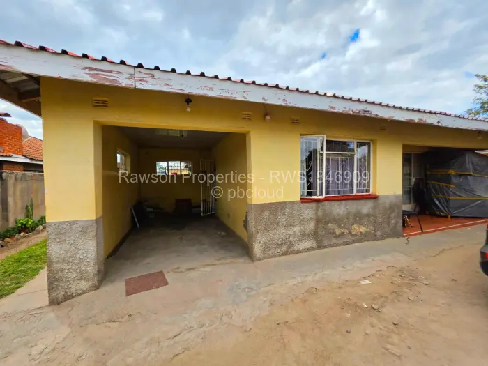 4 Bedroom House for Sale in Mainway Meadows, Harare