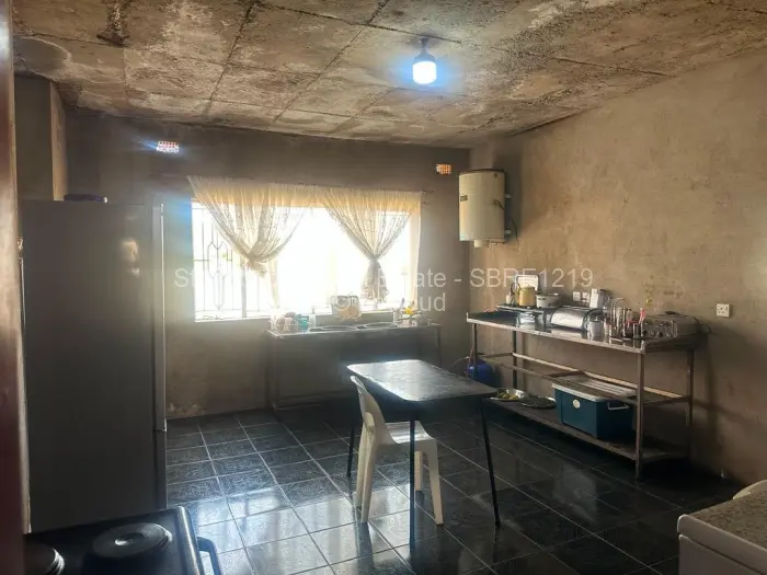 6 Bedroom House for Sale in Burnside, Bulawayo