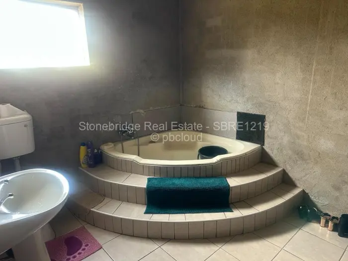 6 Bedroom House for Sale in Burnside, Bulawayo