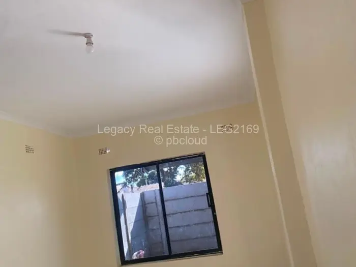 2 Bedroom House to Rent in Highfield, Harare