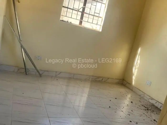 2 Bedroom House to Rent in Highfield, Harare