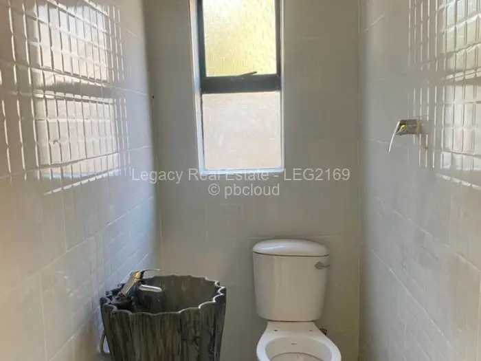 2 Bedroom House to Rent in Highfield, Harare