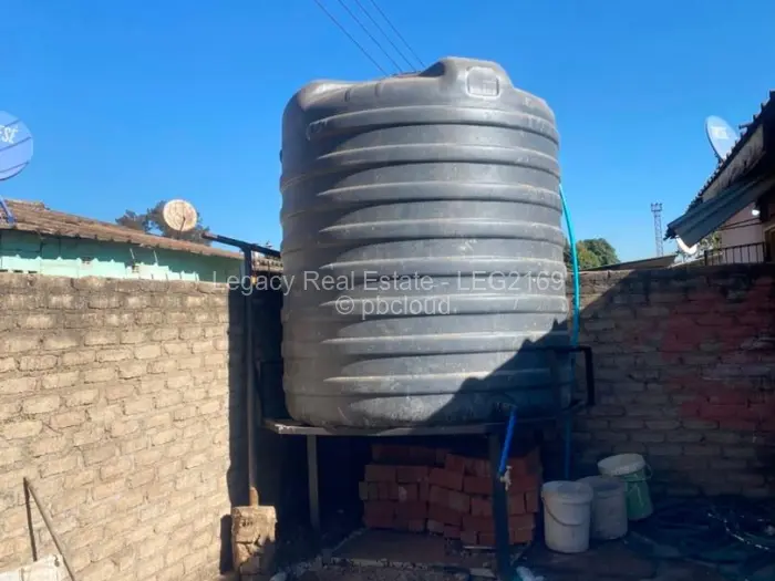 2 Bedroom House to Rent in Highfield, Harare