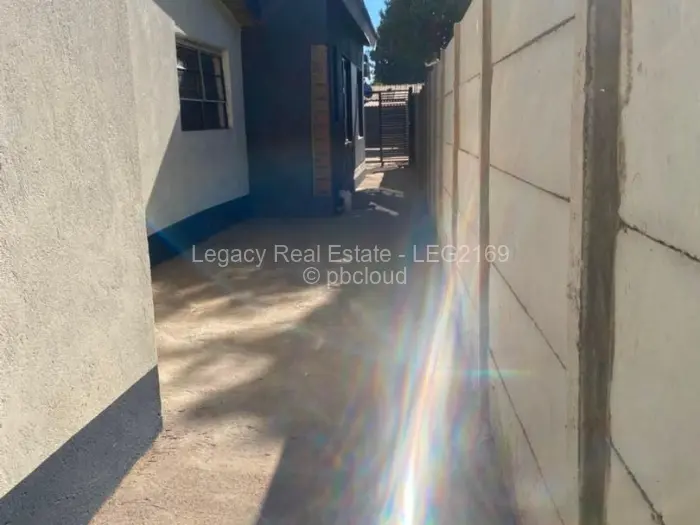 2 Bedroom House to Rent in Highfield, Harare