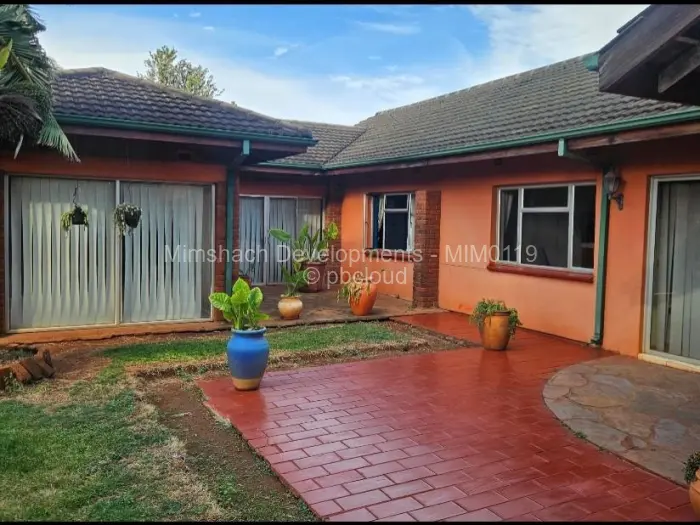 3 Bedroom House for Sale in Bluff Hill, Harare