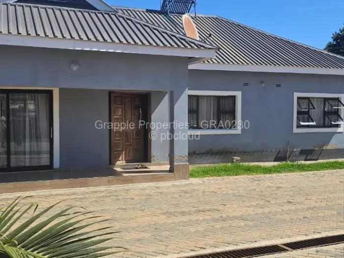 Townhouse/Cluster for Sale in Waterfalls, Harare