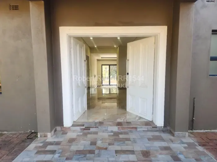 4 Bedroom House to Rent in Helensvale