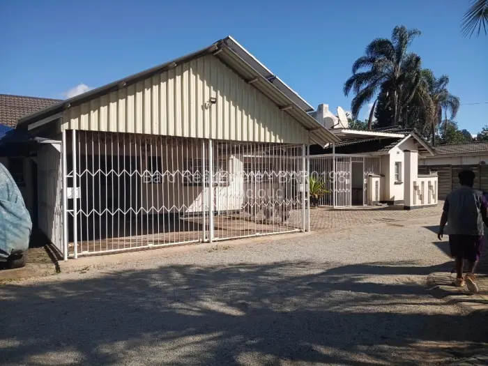 4 Bedroom House for Sale in Bluff Hill, Harare