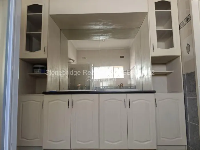 5 Bedroom House for Sale in Northend, Bulawayo