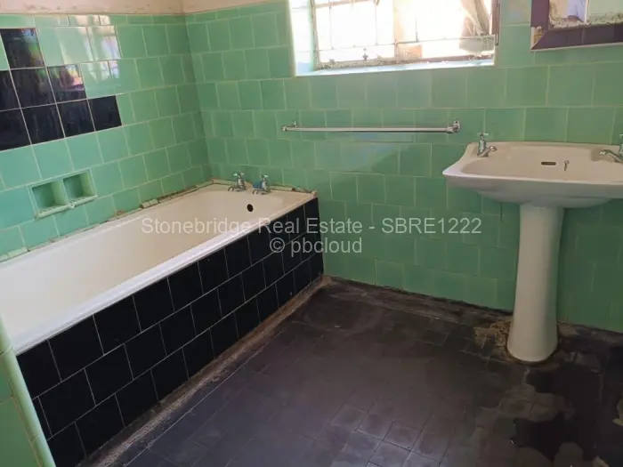 5 Bedroom House for Sale in Northend, Bulawayo