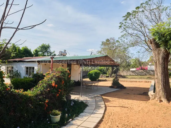 2 Bedroom House for Sale in Hillside Byo, Bulawayo