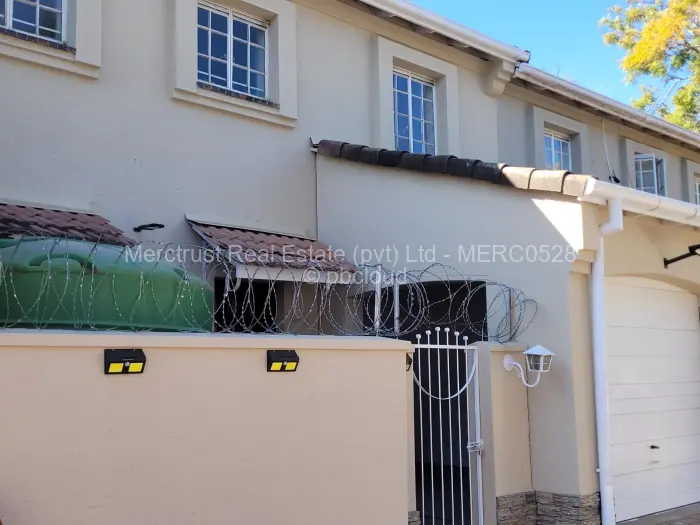 Townhouse/Cluster to Rent in Newlands