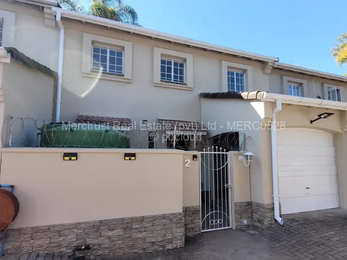 Townhouse/Cluster to Rent in Newlands