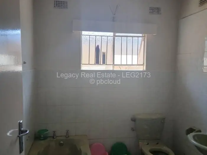 4 Bedroom House for Sale in Chitungwiza, Chitungwiza