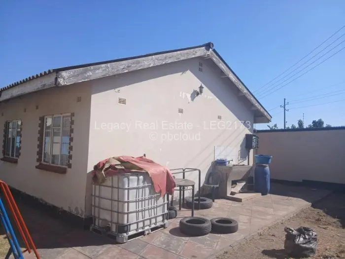 4 Bedroom House for Sale in Chitungwiza, Chitungwiza