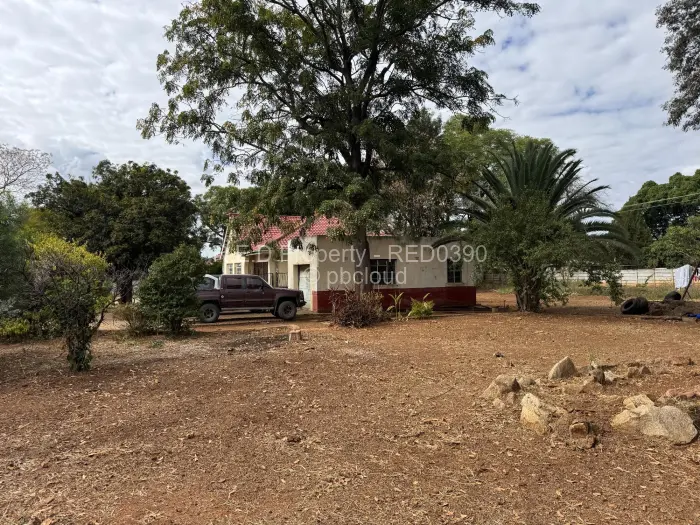 3 Bedroom House for Sale in Famona, Bulawayo