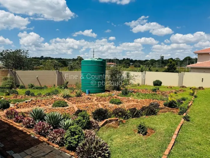 6 Bedroom House to Rent in Borrowdale, Harare