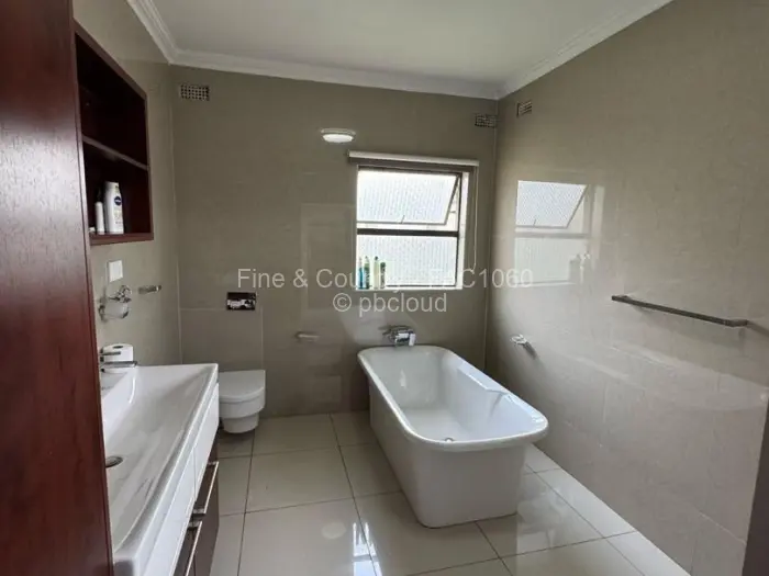 6 Bedroom House to Rent in Borrowdale, Harare