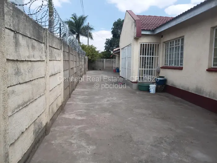 4 Bedroom House for Sale in Mainway Meadows, Harare