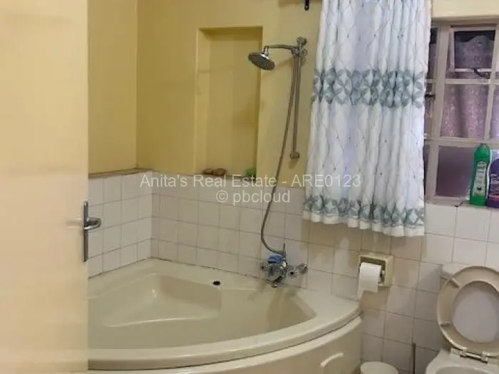 5 Bedroom House for Sale in Douglasdale, Bulawayo