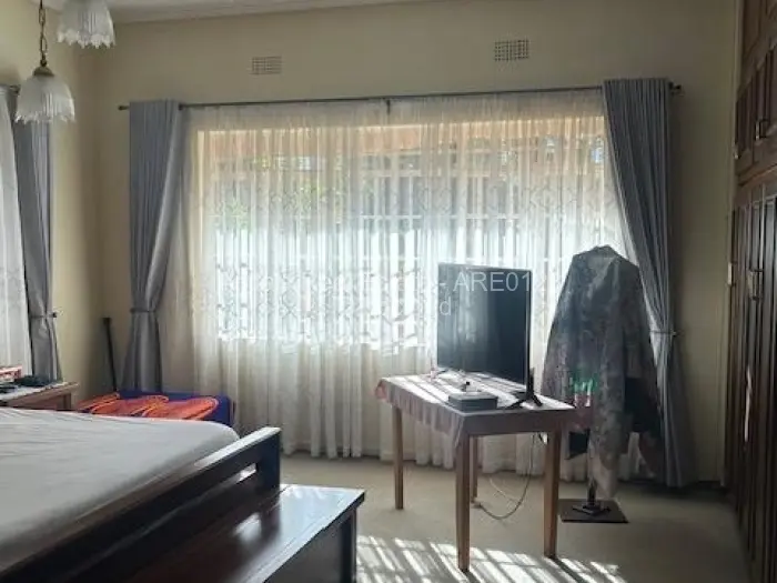 5 Bedroom House for Sale in Douglasdale, Bulawayo