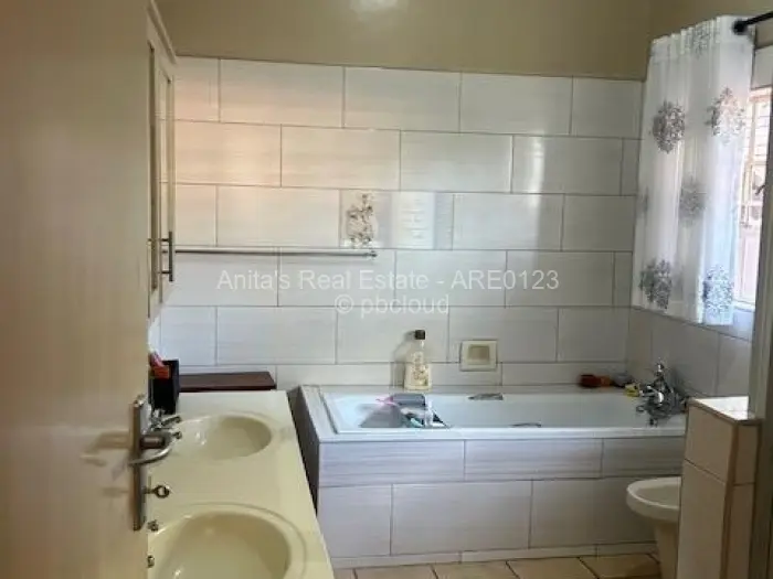 5 Bedroom House for Sale in Douglasdale, Bulawayo
