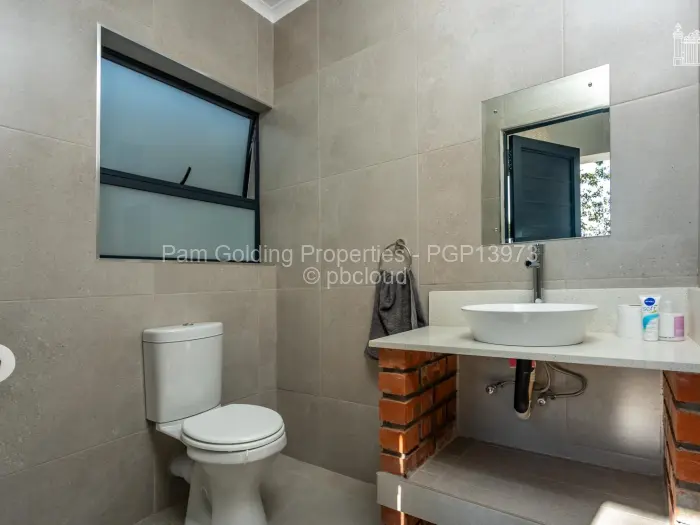 2 Bedroom Cottage/Garden Flat to Rent in Alexandra Park