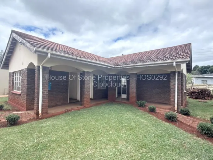 8 Bedroom House to Rent in Borrowdale, Harare
