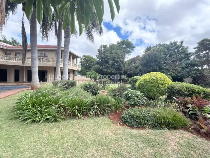 8 Bedroom House to Rent in Borrowdale, Harare