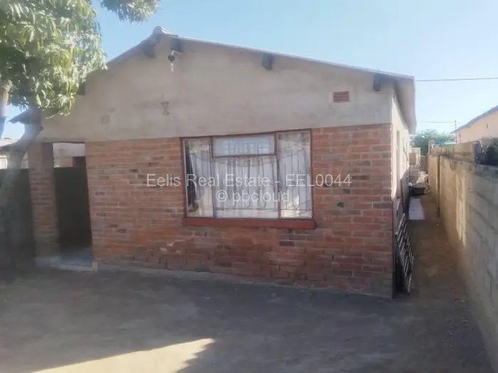 3 Bedroom House for Sale in Cowdray Park, Bulawayo