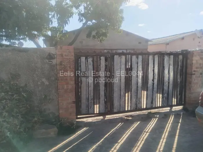 3 Bedroom House for Sale in Cowdray Park, Bulawayo