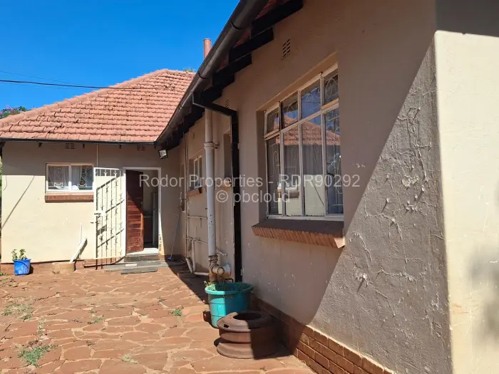 3 Bedroom House for Sale in Malindela, Bulawayo