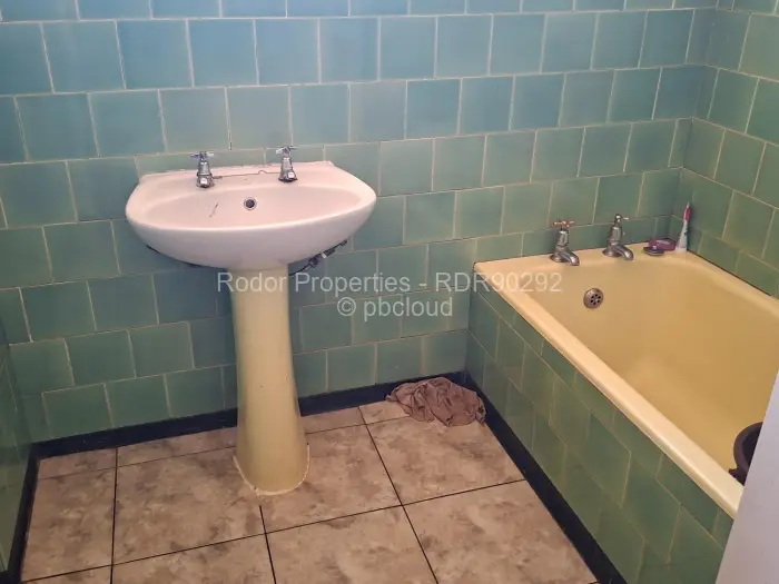 3 Bedroom House for Sale in Malindela, Bulawayo