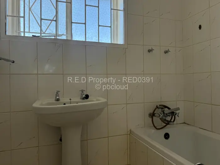 3 Bedroom House to Rent in Paddonhurst, Bulawayo