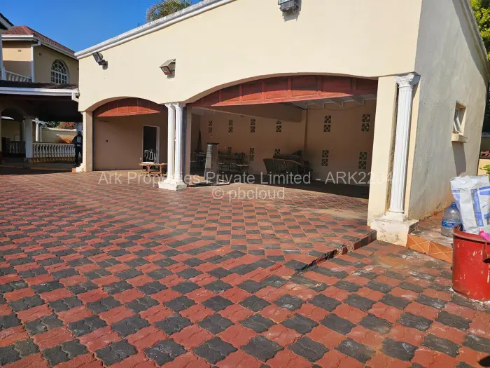 9 Bedroom House to Rent in Greystone Park, Harare
