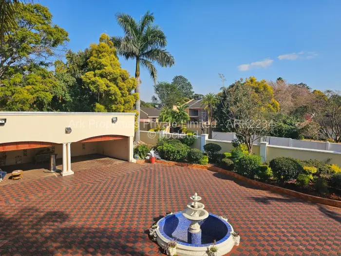 9 Bedroom House to Rent in Greystone Park, Harare