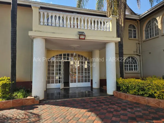 9 Bedroom House to Rent in Greystone Park, Harare