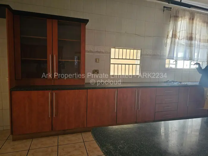 9 Bedroom House to Rent in Greystone Park, Harare