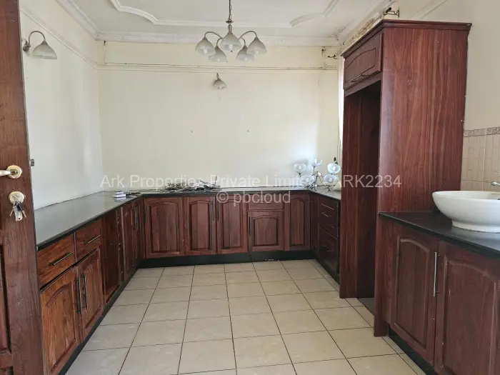 9 Bedroom House to Rent in Greystone Park, Harare