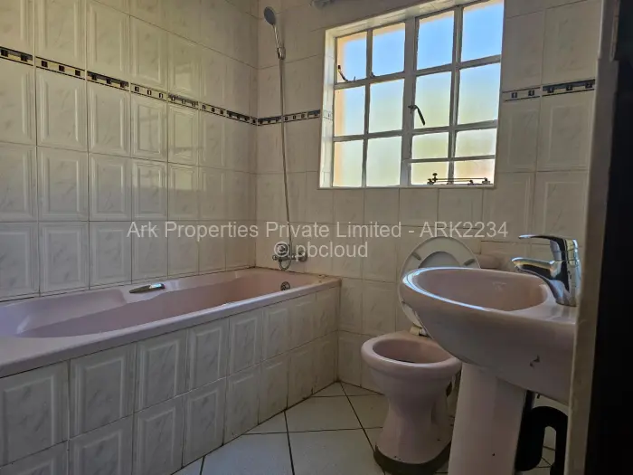 9 Bedroom House to Rent in Greystone Park, Harare