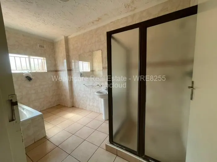 5 Bedroom House for Sale in Bluff Hill, Harare