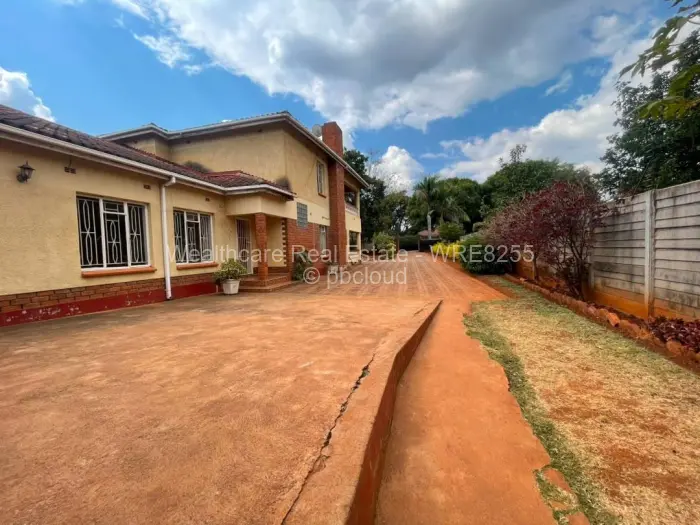 5 Bedroom House for Sale in Bluff Hill, Harare