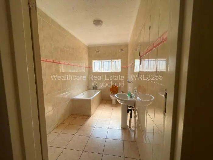 5 Bedroom House for Sale in Bluff Hill, Harare