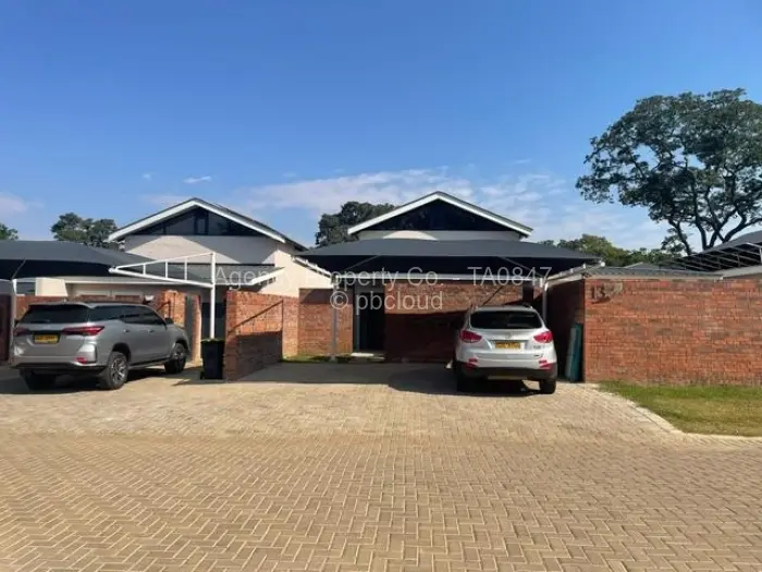 Townhouse/Cluster for Sale in Newlands, Harare