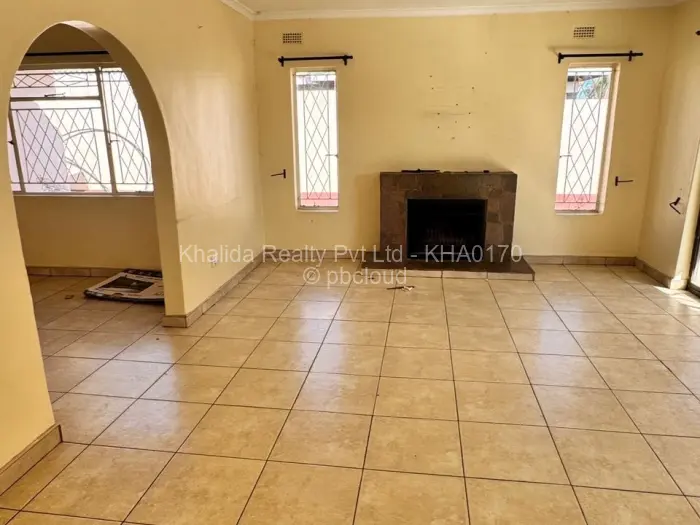 3 Bedroom House to Rent in Mainway Meadows