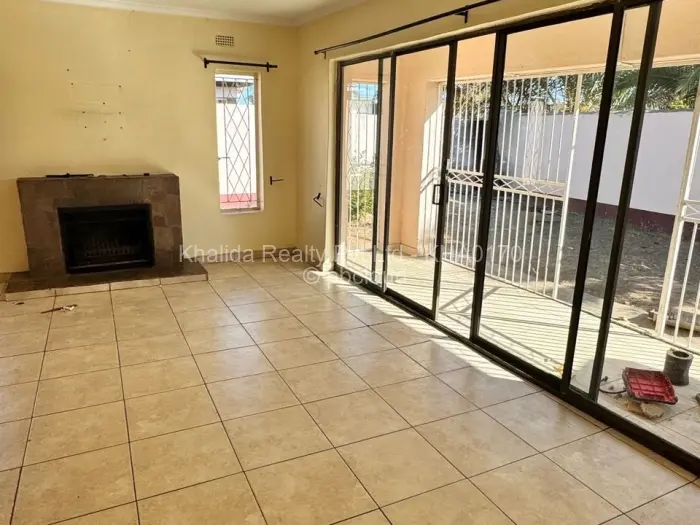 3 Bedroom House to Rent in Mainway Meadows