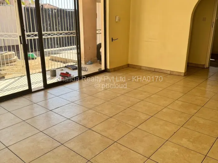 3 Bedroom House to Rent in Mainway Meadows