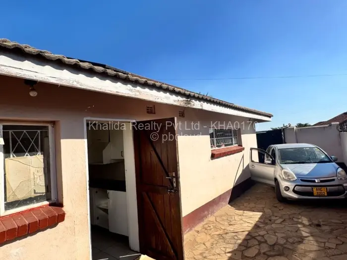 3 Bedroom House to Rent in Mainway Meadows