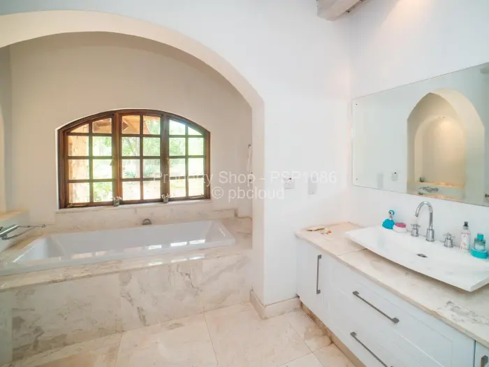 5 Bedroom House for Sale in Umwinsidale, Harare